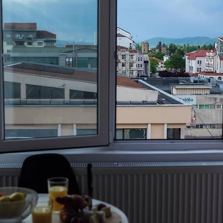 Studio With A View In City Center Τιργκόβιστε Εξωτερικό φωτογραφία