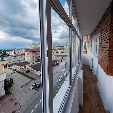Studio With A View In City Center Τιργκόβιστε Εξωτερικό φωτογραφία