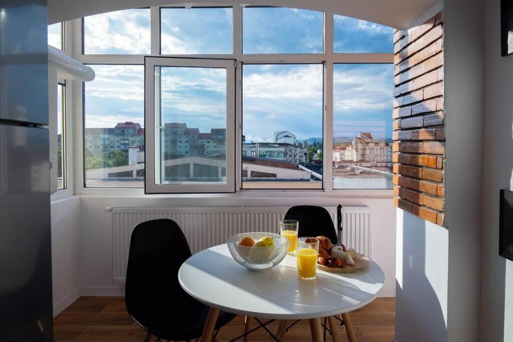Studio With A View In City Center Τιργκόβιστε Εξωτερικό φωτογραφία