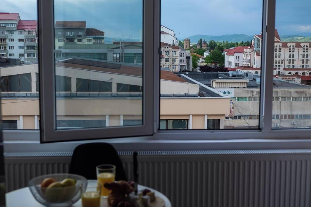 Studio With A View In City Center Τιργκόβιστε Εξωτερικό φωτογραφία