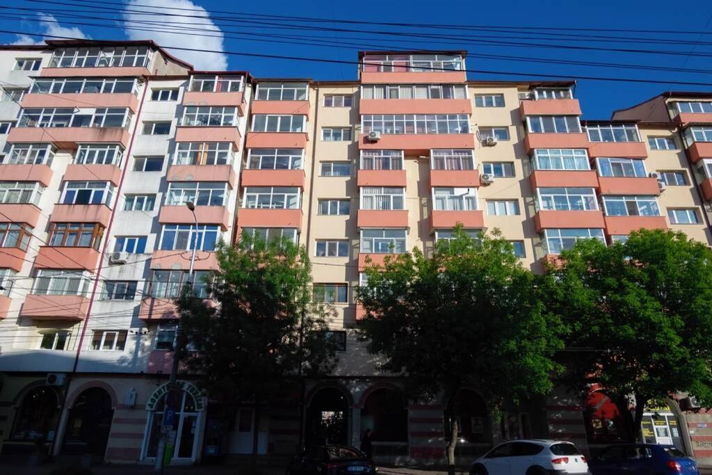 Studio With A View In City Center Τιργκόβιστε Εξωτερικό φωτογραφία