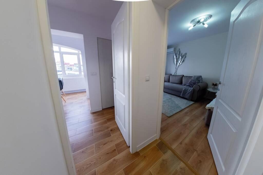 Studio With A View In City Center Τιργκόβιστε Εξωτερικό φωτογραφία